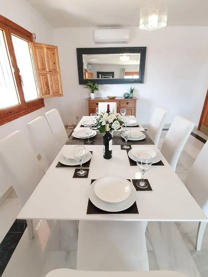Villa Stunning 5 Bedroom Villa, Sea Views, Private Pool, Estepona, Sleeps Up To 12 Spanyolország