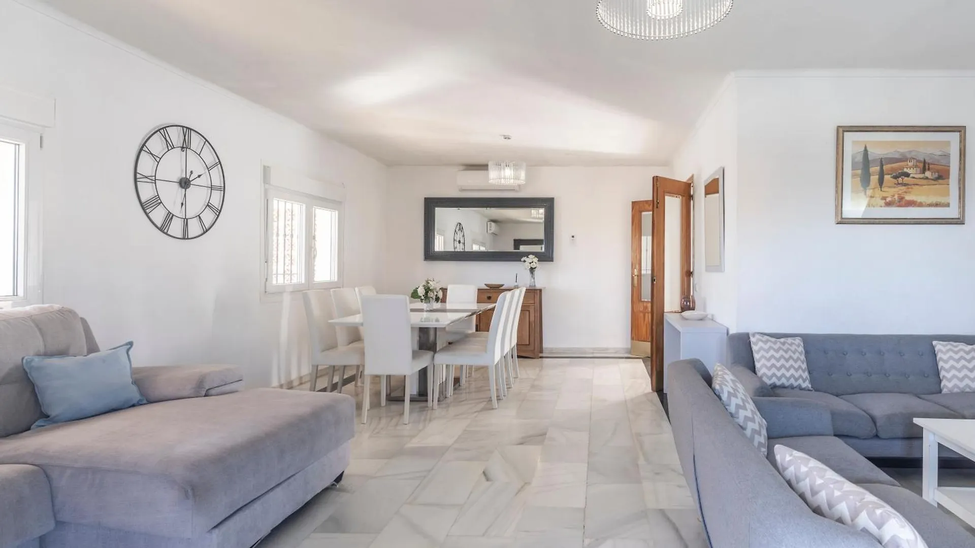 Stunning 5 Bedroom Villa, Sea Views, Private Pool, Estepona, Sleeps Up To 12 Villa Estepona